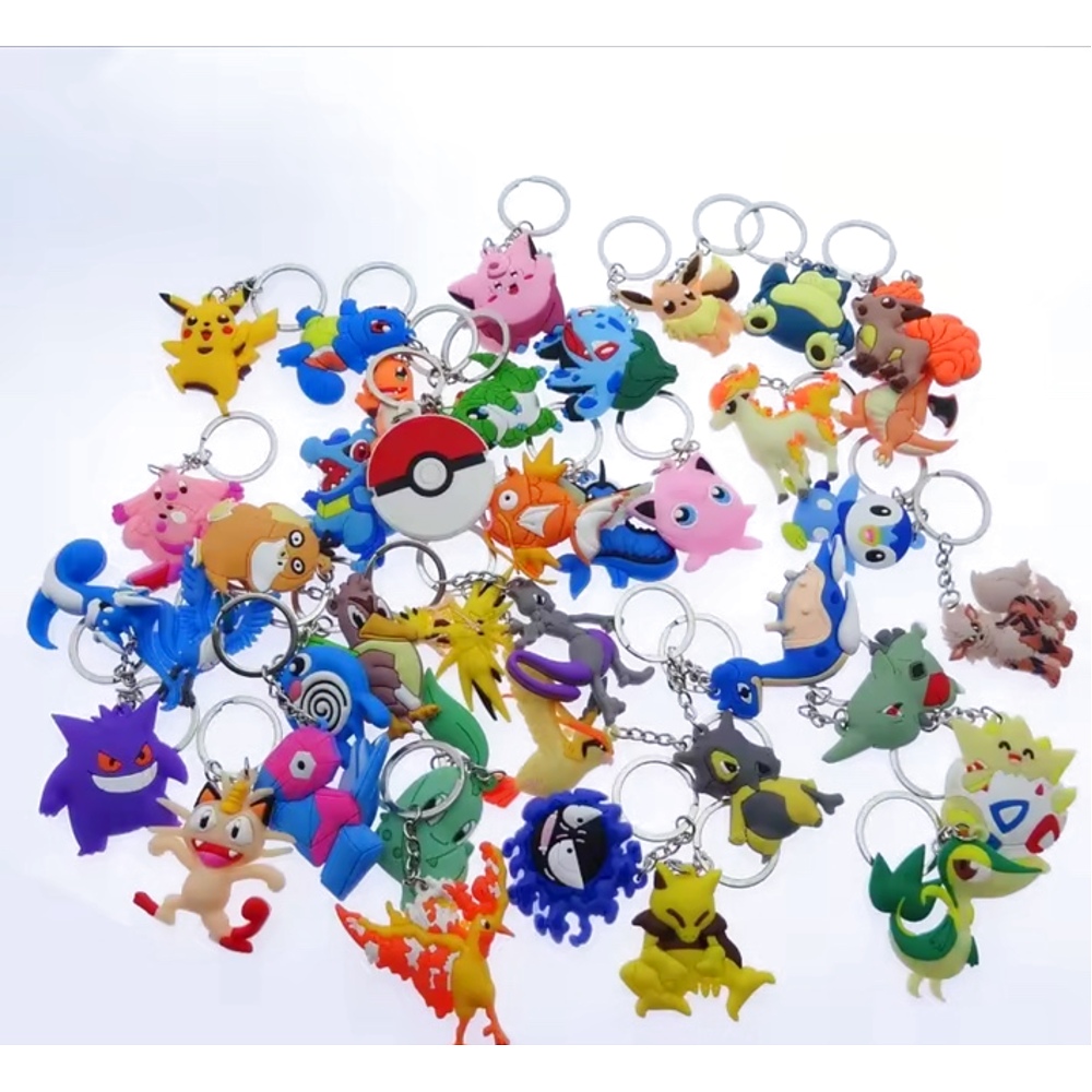 Sélection colorée de porte-clés Pokémon disponibles dans les capsules